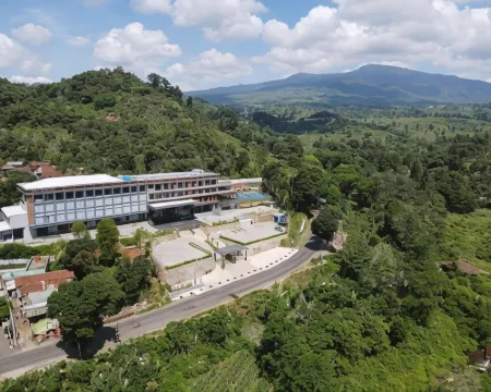 Laska Hotel & Resort Ciater シアターのホテル