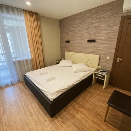 Арка Отели рядом с достопримечательностью «Историко-краеведческий музей г. Уссурийск»