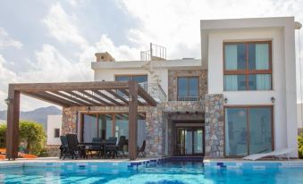 Luxurious Villa with Breathtaking Seaview