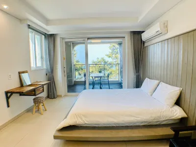 Buan Grang Mejong Pension Отели рядом с достопримечательностью «Byeonsan Beach»