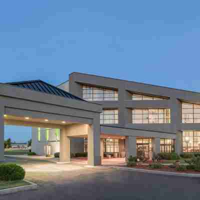 Wyndham Garden Conference Center Champaign/Urbana Hotel Exterior