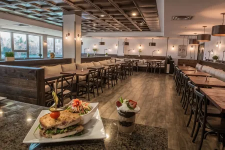 Best Western Plus Chocolate Lake Hotel