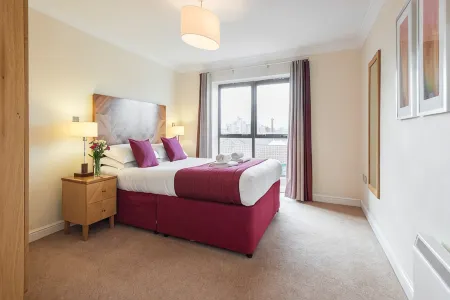 Premier Suites Bristol Redcliffe Отели рядом с достопримечательностью «Бристольский университет»