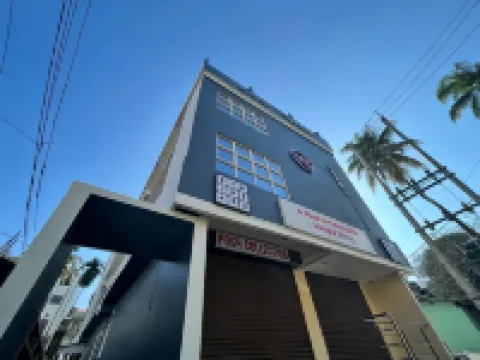 Hotel Magic Square(1 Km Away from Train Station) Hotels near Arya Vidyapeeth College Play Ground