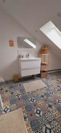 Le comble de Lens / Large, quiet, bright studio 10 minutes from the station and stadium Отели в г. Ланс