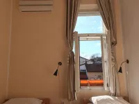 Pigeon Square Rooms - Airport Shuttle