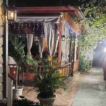 Two charming 2-bedroom cottages with AC and WiFi in delightful Queenstown  Gtown Hotel Exterior