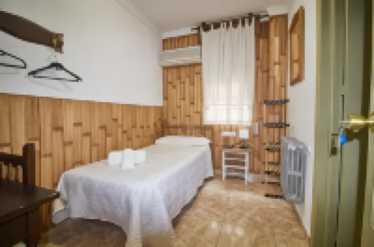 Hotel Virgen de Los Reyes โรงแรมในรอนดา