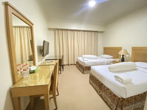 Lilianto Hotel Polewali Mitra RedDoorz - Bãi đậu xe