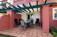 Family Poolside Apartment -  Apartamentos vacacionales