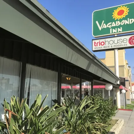 Vagabond Inn Los Angeles at USC Отели рядом с достопримечательностью «Спортивный комплекс «Мемориальный колизей Лос-Анджелеса»»