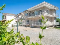 Port Oasis Hotels near شاطئ ماربل