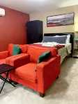 Cozy, Private Suite in Bedford — Bed, Laundry,kitchenette and Self Check in - บังกะโล