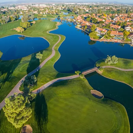 Stunning 3 bed/2.5 bath Overlooking Ocotillo Golf Course w/ Heated pool & Hottub