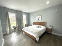 New  house with pickle ball court  game room 5 min  Bass Lake Knox Indiana!