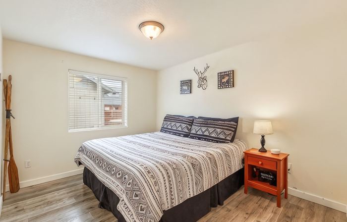 Downtown Sisters Suite - HOT TUB - Dog Friendly