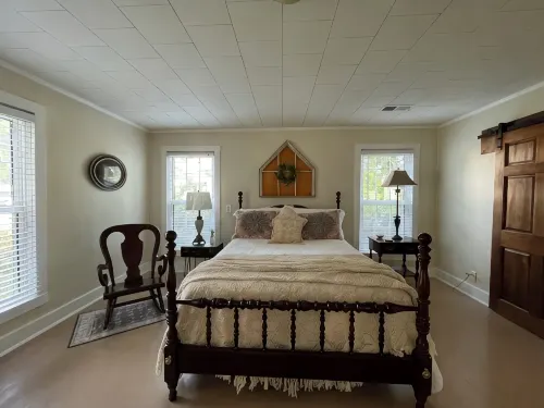 Farmhouse on Rock Creek Farm in Belmont. Enjoy a treehouse & wade Rock Creek