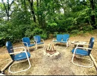 Secluded Magnolia Cabin & Hot Tub - Wifi