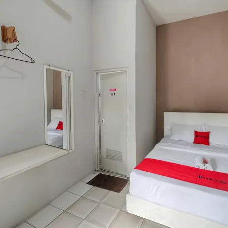 RedDoorz Near Alun Alun Batu 2