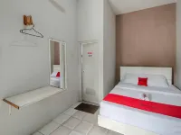 RedDoorz near Alun Alun Batu 2