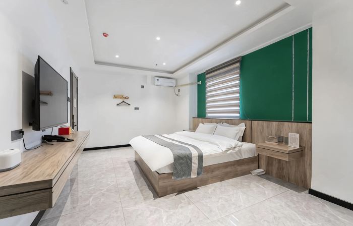 Minimalist Hotel