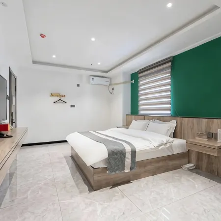 Minimalist Hotel