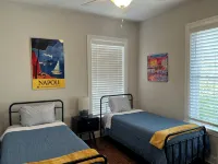 Charming Getaway in the heart of Historic Church Hill - บังกะโล