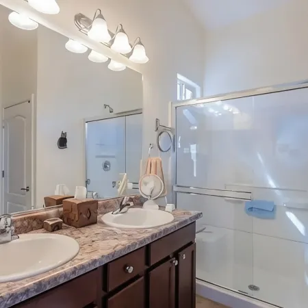 Newer home with 2 car garage less than 30 minutes from Tucson airport