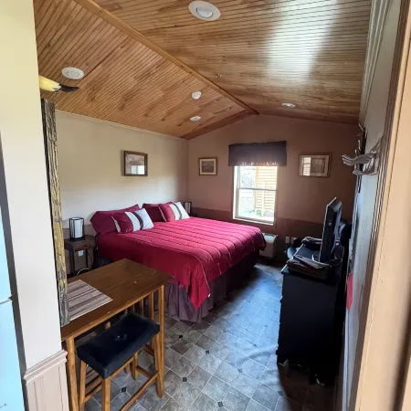 Kara Creek Ranch - Double Bed Cabin with Kitchen #7