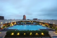 Wyndham Jinjiang - Pools