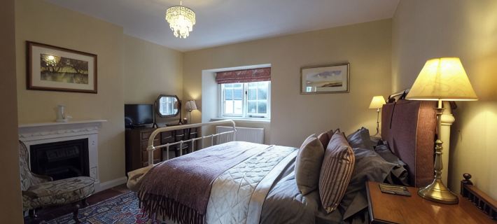 Beautifully Restored 2 Bedroom, Pet Friendly Cottage, Ideal for Exploring Exmoor Hotels in Minehead