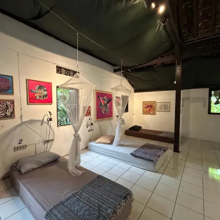 Losmanos Hostel