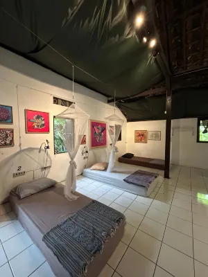 Losmanos Hostel