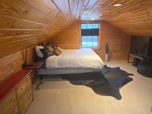 Cozy cabin with 1 bedroom, Lakefront views in tranquil Terry! - 民泊