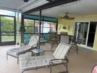 Waterfront single home rental with private lanai, heated pool, and hot tub! -  Habitaciones en casas particulares