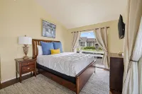 Quaint, Cozy, Lakefront Haven w/ Lily Pad, Kayaks, Firepit, and Wrap Around Deck - 4 星級
