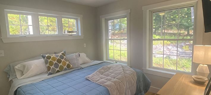 Charming 1-bedroom cottage in fabulous Bridgton with WiFi, AC, private dock Hotels in Bridgton