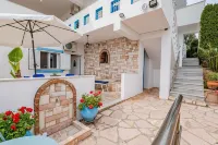 Gregory's Apartments - غرفة مطلة على الجبل