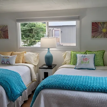 Vintage Cozy Cottage 2 Blocks from Ludington Beach