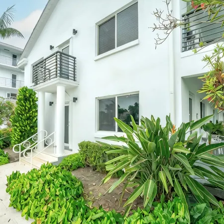 Boca Waterfront Getaway - Pool, Hot Tub, Gym & Views