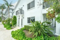 Boca Waterfront Getaway - Pool, Hot Tub, Gym & Views