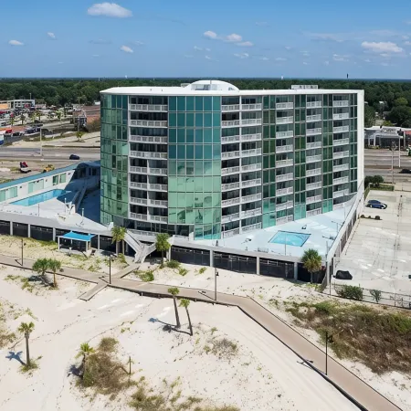 Salty Sands-Cozy 2-bedroom condo with WiFi, fitness room, directly on the beach!