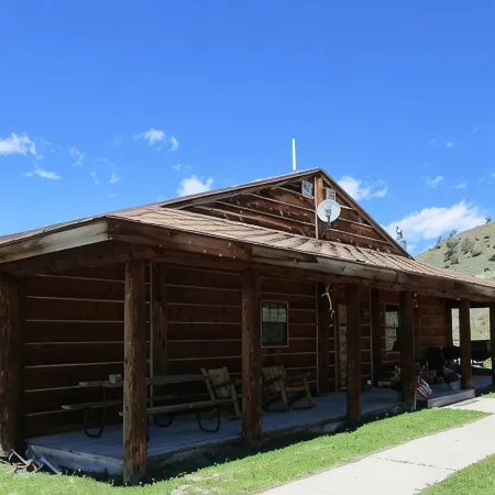 Peaceful Logan Mountain Cabin close to Yellowstone