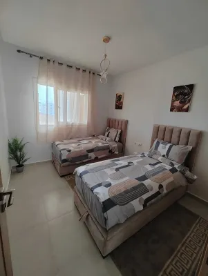 Light & Airy Family apartment with private pools & excellent local beaches - 民泊