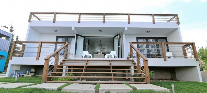 Minutes from the beach, modern home with ocean views. Pet friendly! Hotels in Puntas