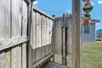 Ocean View-Pet Friendly- 1min walk to beach-sleeps 6