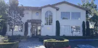 WiFi, gym, pool, spas, pet, gates, laundry, patio, walk to beach