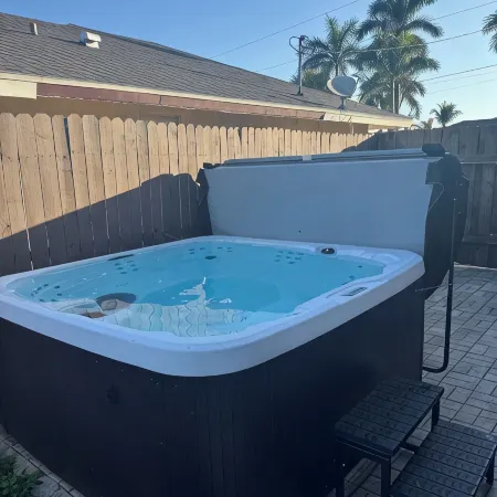 Villa Cape Coral Gulf Access Western Exposure Heated Pool Hot Tub 5 Bedrooms 2 B