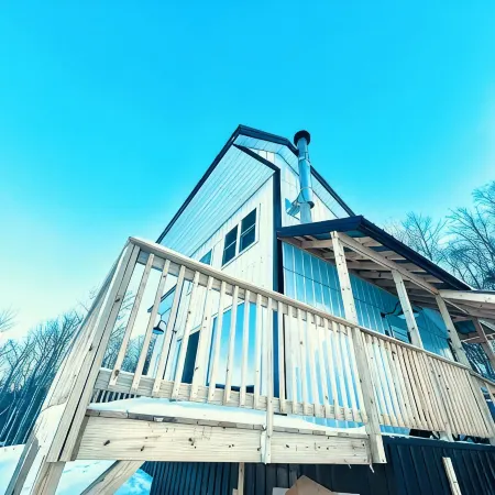 Peaceful Eagle Eye Cabin ON THE TRAIL in Fort Kent overlooking the St John River