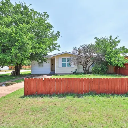 Near Hsu, Acu & Hendrick ~ Clean ~ Charming Cottage  ~ New Discounts ~ Dogs